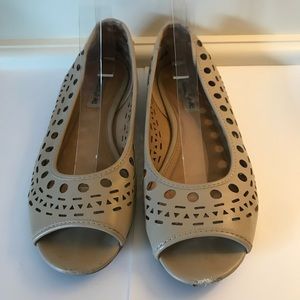 American Eagle cream colored Sandals size 7.5